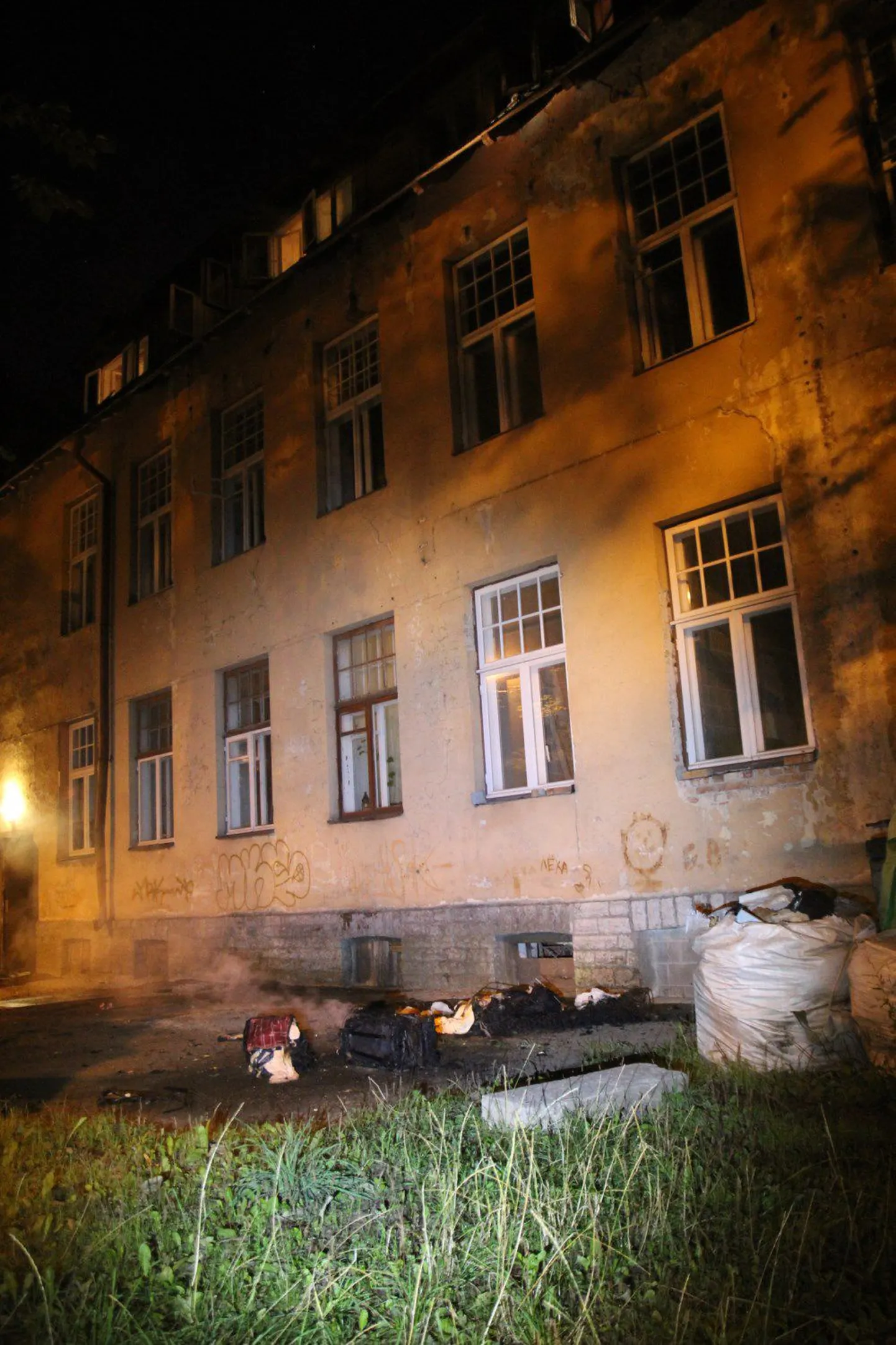 Põleng Sitsi tänava kortermajas. Foto illustratiivse tähendusega.