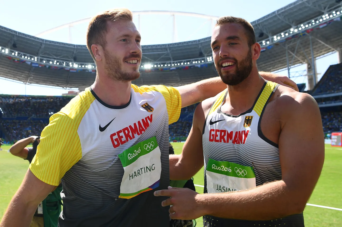 Christoph Harting (vasakul) ja Daniel Jasinski OM-medalite võitmist tähistamas.