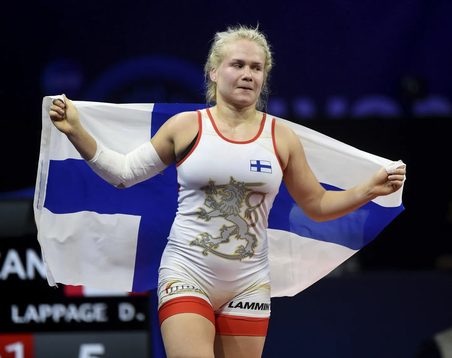 Petra Olli tõi Soomele esimese naisena maadluse MMilt kuldmedali.