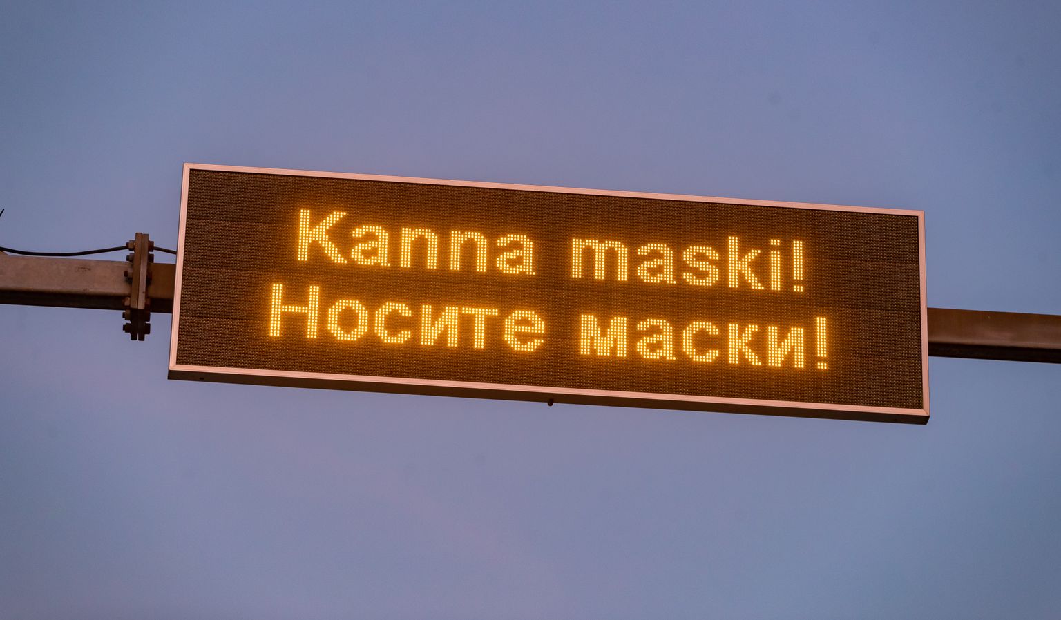 "Kanna maski"! Tallinna liiklusinfo tabloodel.