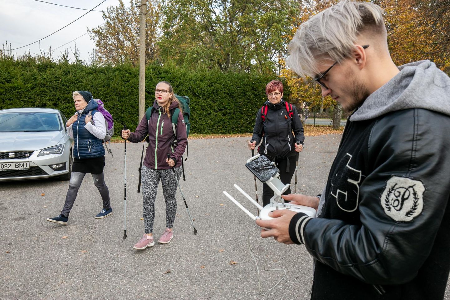 Kabli pagari ees hoidis droonivaatel silma peal matkavideo operaator Hans Markus Antson.