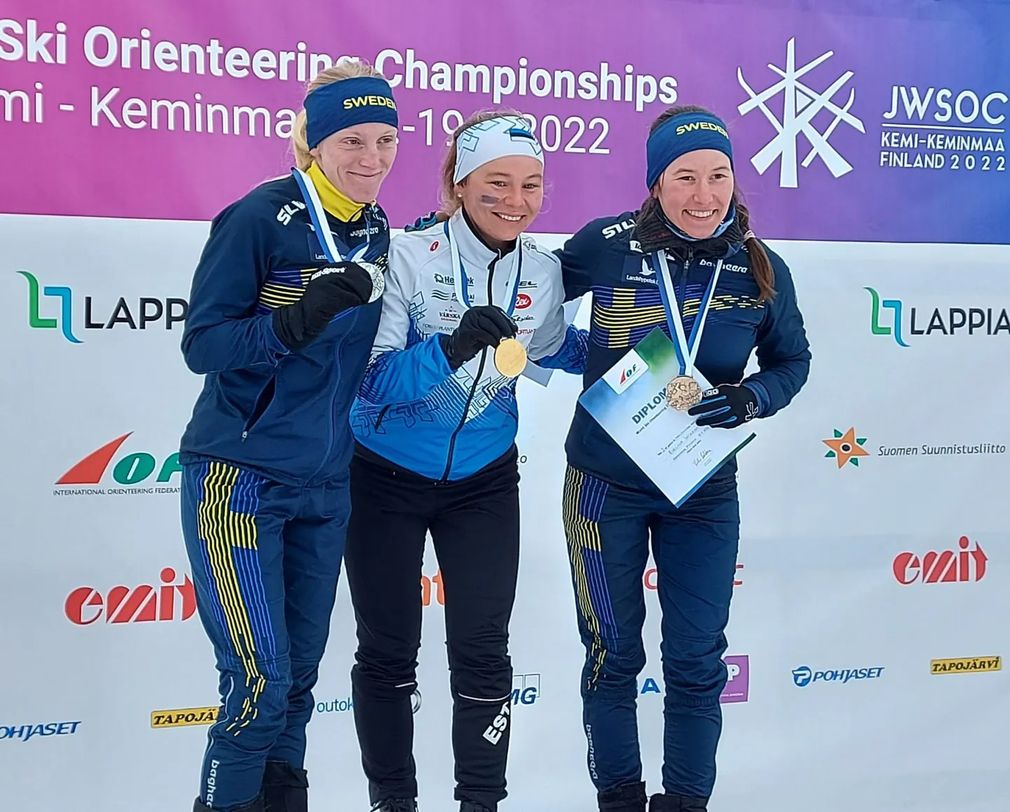 Daisy Kudre-Schnyder (keskel) sai kaela karjääri neljanda MM-kulla.