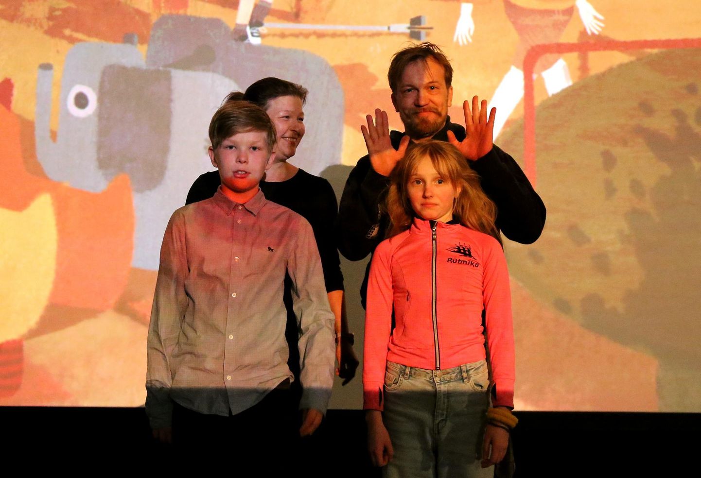 Katrin Pärn ja Siim Angerpikk said teisipäeval kokku Elektriteatris, kaasas filmi peakangelased, lapsed Hugo Mägi ja Elisabet Angerpikk. 