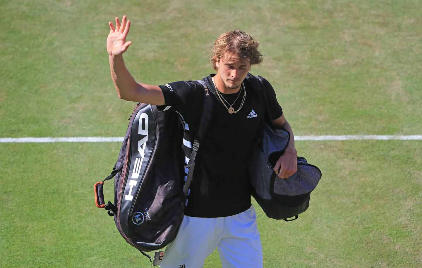 Saksamaa tennisist Alexander Zverev jätab pärast Stuttgardi turniiril saadud avaringi kaotust kodupublikuga nägemiseni