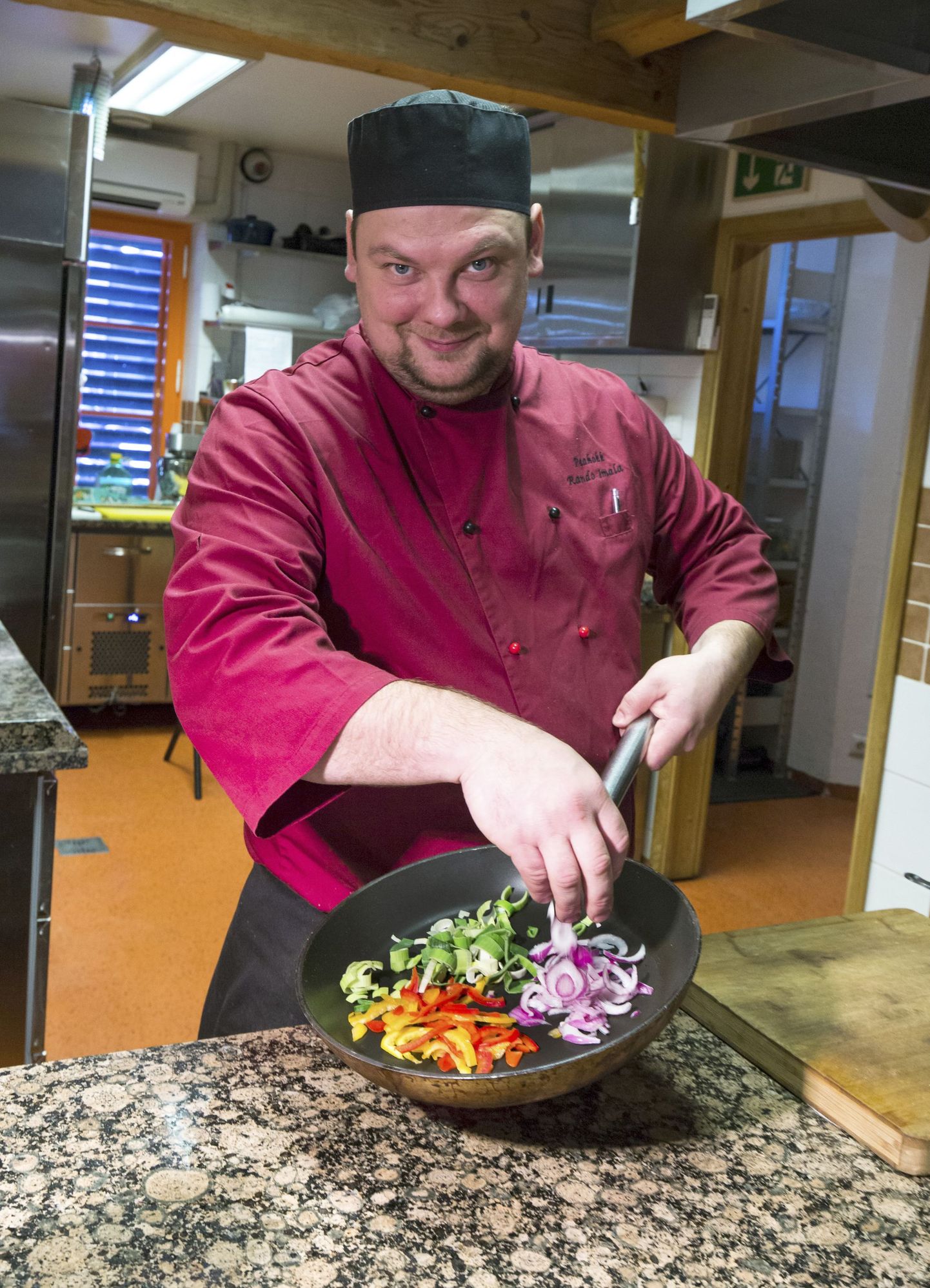 Viljandi Amrita Cafe peakokk Rando Imala soovitab panni valides pöörata tähelepanu kolmele asjale: panni ja pliiditüübi sobivus, kui palju ja missugust toitu kokkaja valmistab ning panni kasutusmugavus.