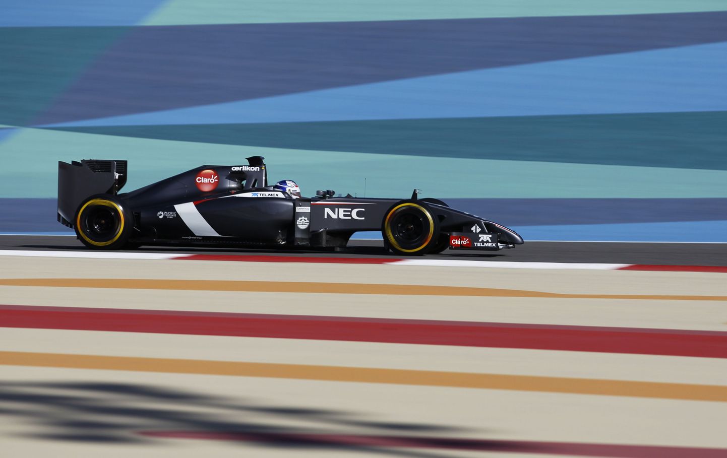 Sauberi vormel-1 võistkonna testisõitja Sergei Sirotkin hooajaeelsel Bahreini testil.