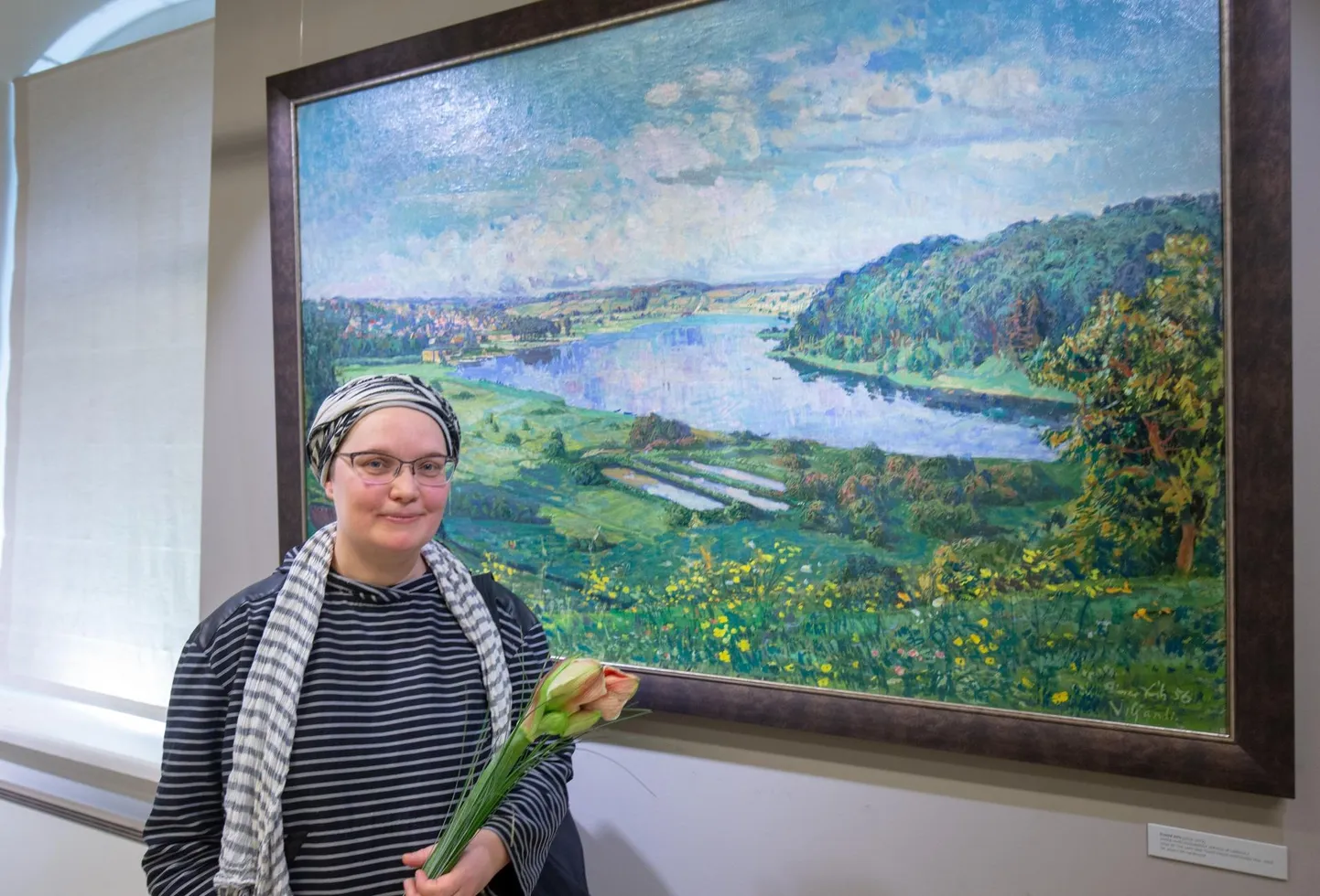 Mari Vallikivi on kunstiajaloolane, kes töötab 2003. aastast Viljandis Kondase keskuses. Ta on õppinud aastatel 1993–1997 Eesti kunstiakadeemias kunstiteadust, töötanud kirjastuses toimetajana, kureerinud mitusada näitust ning pidanud loenguid.