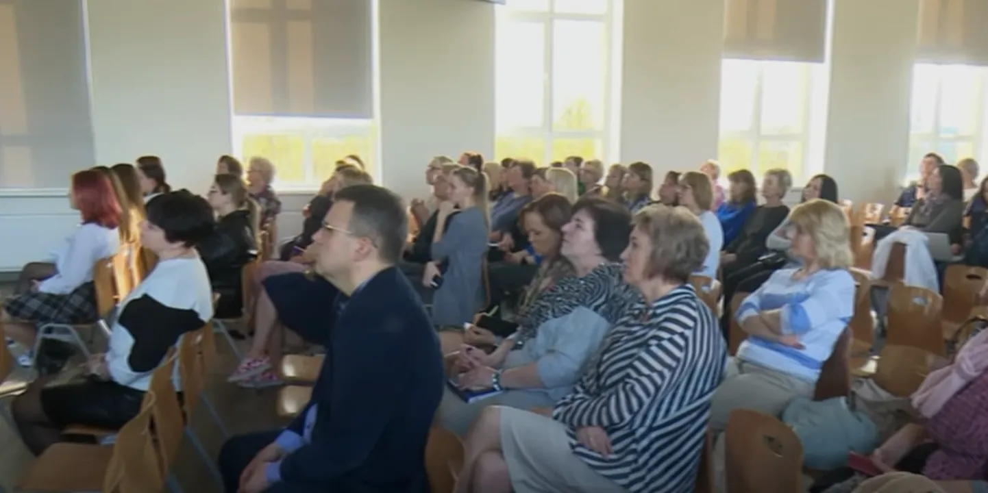 Portāls: Skolas kolektīvs un vecāki sašutusi par plāniem reorganizēt Jēkabpils lielāko izglītības iestādi