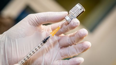Ждите звонка: в Ласнамяэ начнут вакцинировать пожилых людей