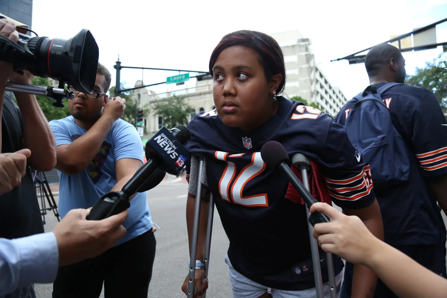 Taylor Poindexter vigastas massitulistamises oma jalga