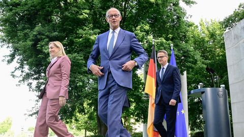 Ajalooliselt madala toetusega Saksa kantsler üritab valitsusremondiga oma nahka päästa