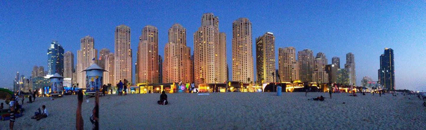 Jumeirah Bech Resorti rand Dubais. Päeval on siin suviti nii lämbe, et kauemaks jääda ei kannata.