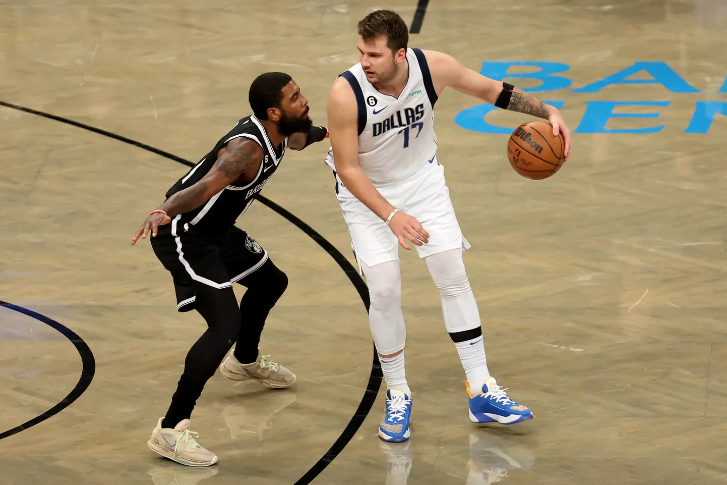 Kairijs ērvings un Luka Dončičs
