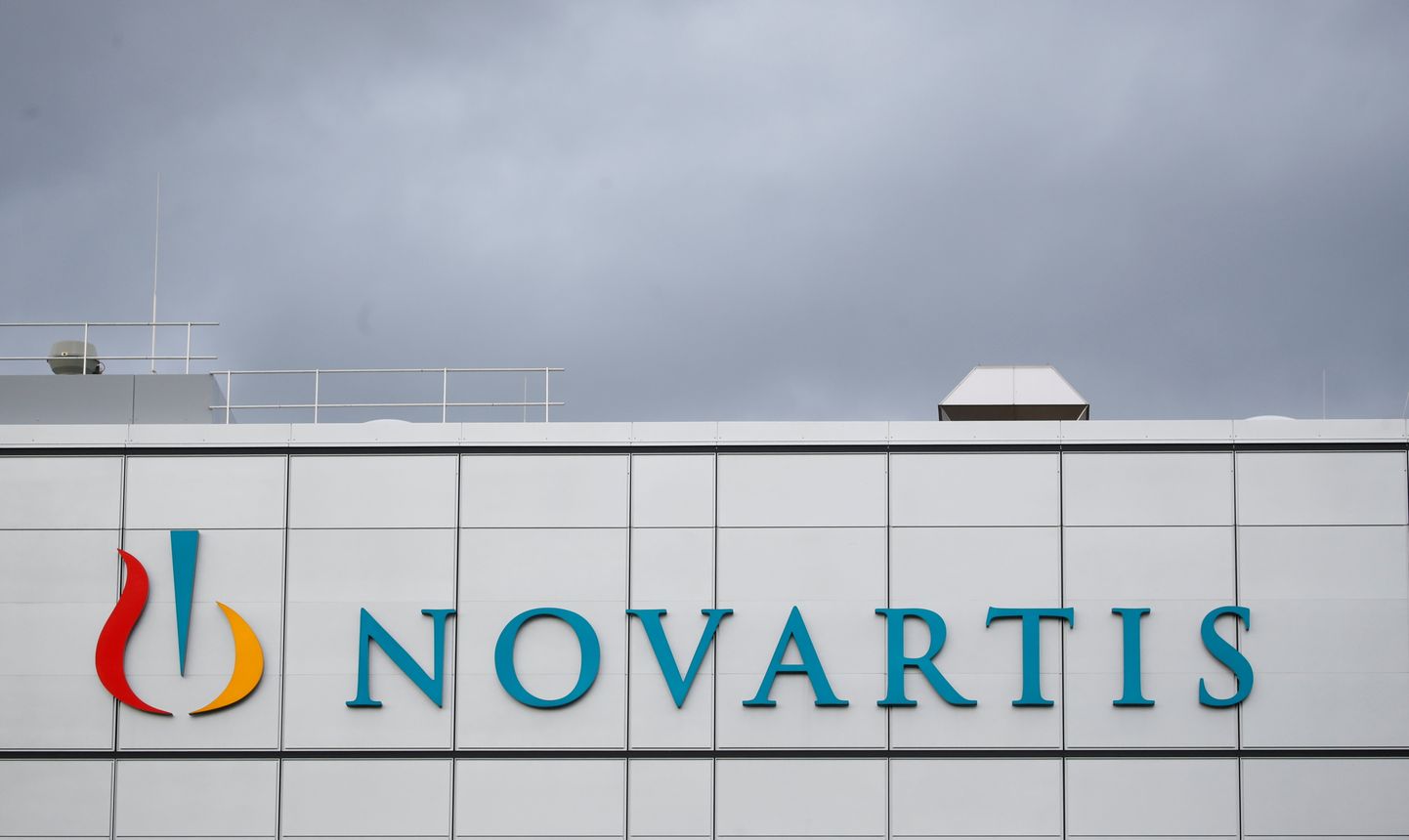 Novartis müüb suurtehingus osaluse Roches