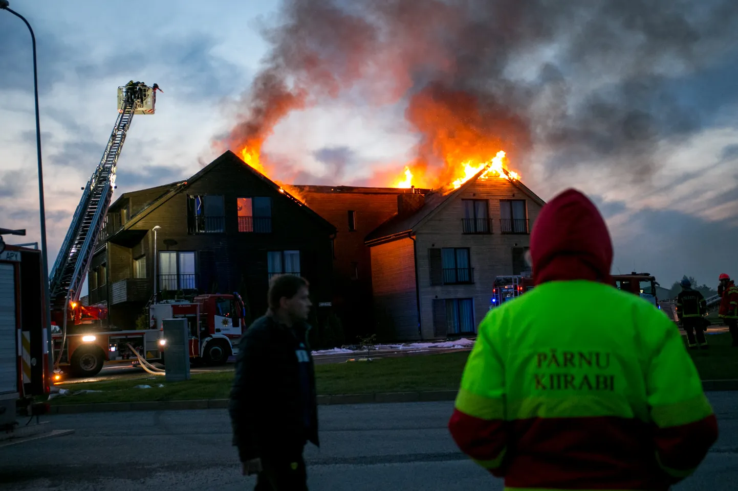 Saugas Hirvela elamurajoonis põles elamu.