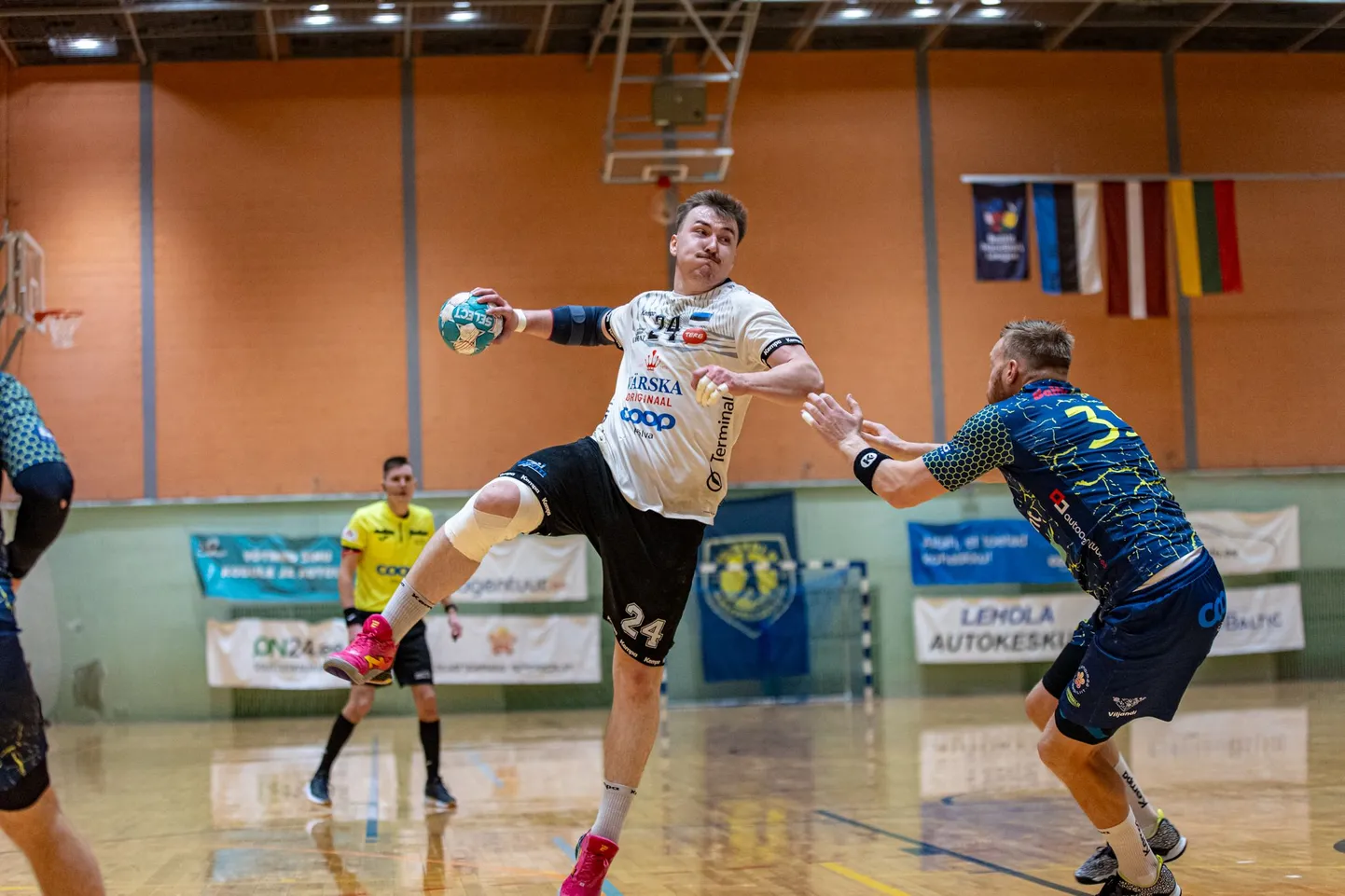 Viljandi ja Serviti pakkusid tõelise vaatemängu, palliga Serviti
eest 7 väravat visanud Carl-Eric Uibo.