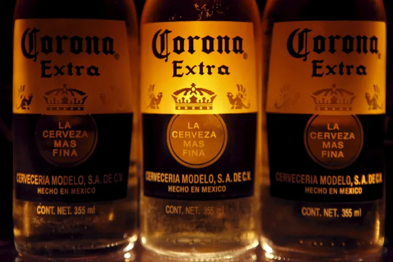 Corona õlu. Pilt on illustreeriv