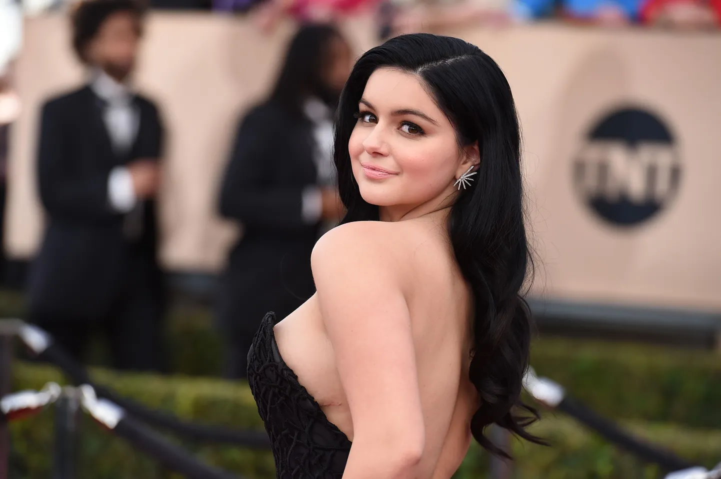 Ariel Winter arrives at the 22nd annual Screen Actors Guild Awards at the Shrine Auditorium & Expo Hall on Saturday, Jan. 30, 2016, in Los Angeles. (Photo by Jordan Strauss/Invision/AP)