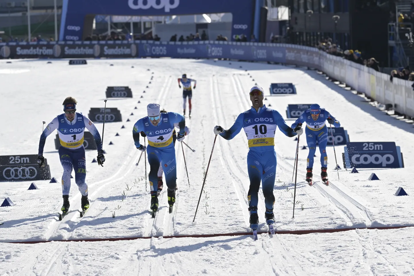 Faluni MK-etapi klassikasprindi võitja Richard Jouve (nr 10).