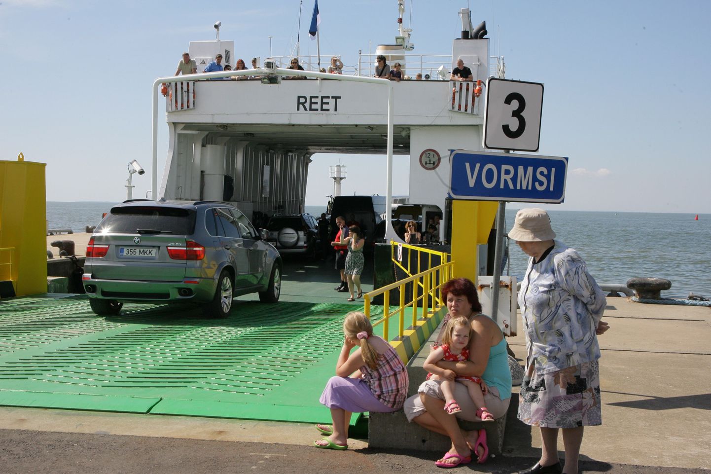 Praegu sõidab Vormsi ja mandri vahet Kihnu Veeteede parvlaev Reet.
