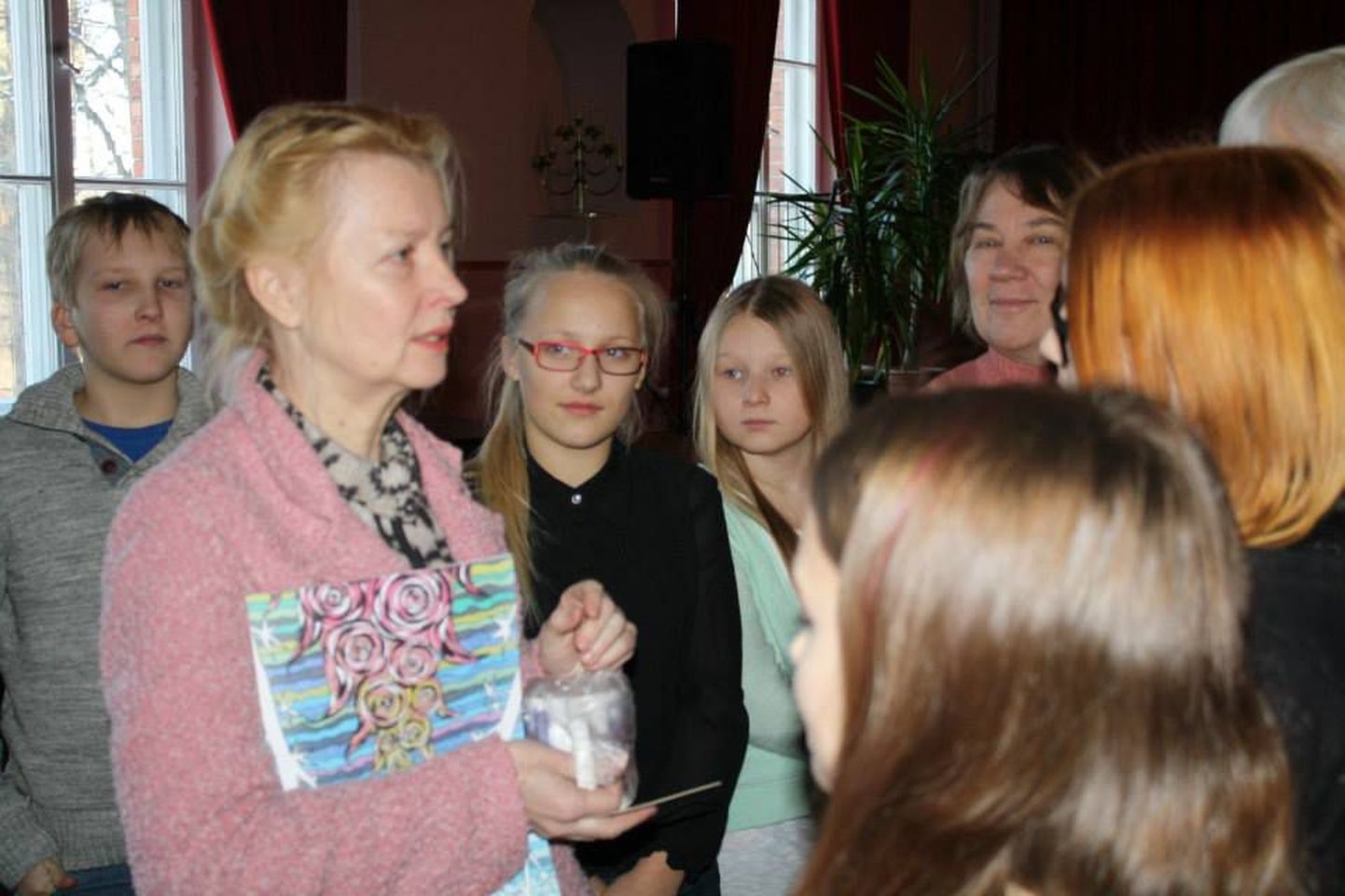 Näitlejanna Laine Mägi jagas Vanalinna kooli õpilastega oma mõtteid ja kogemusi.