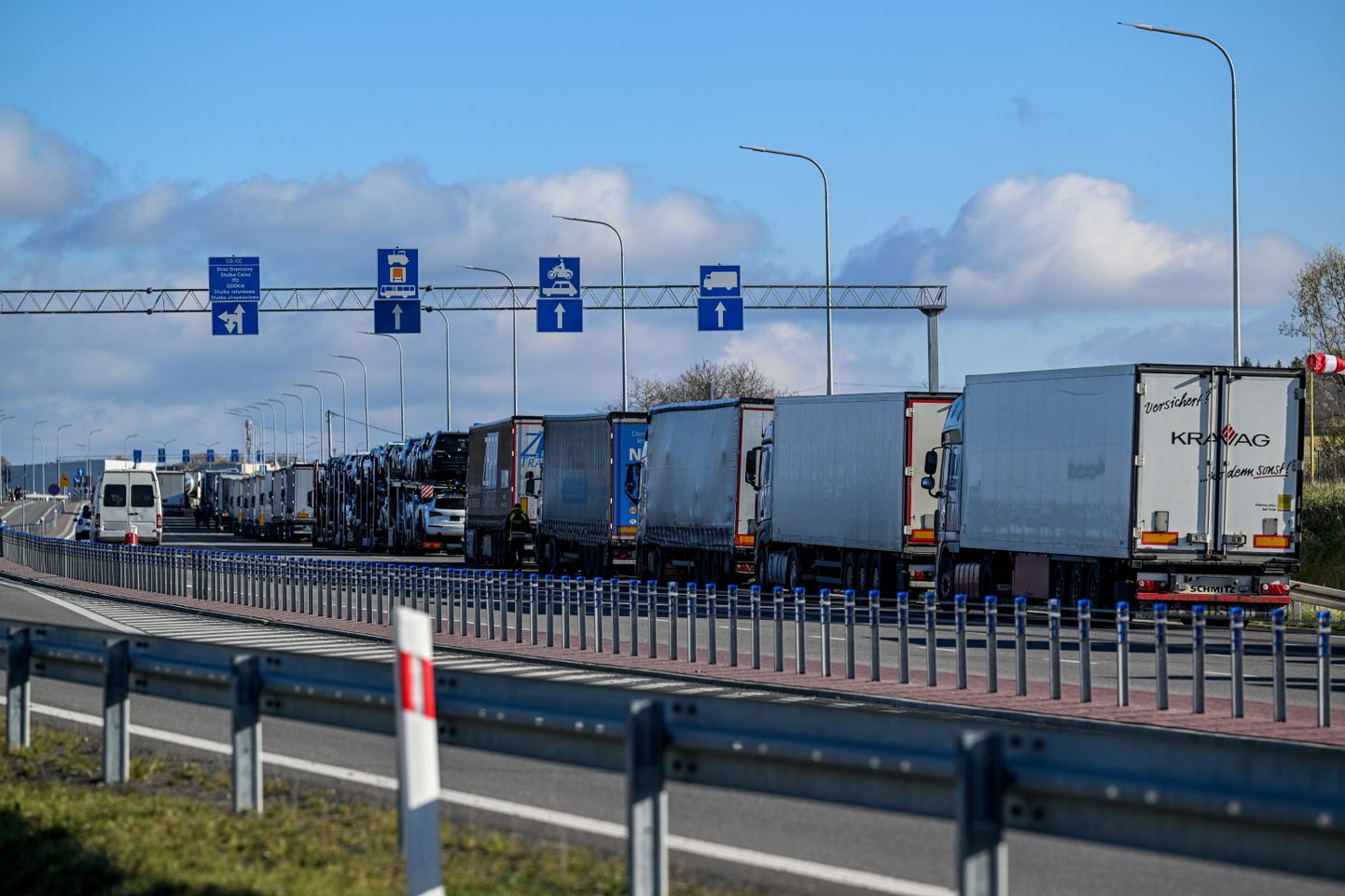Polijas kravas auto šoferi jau 11 dienas nobloķējuši robežšķērsošanas punktus.