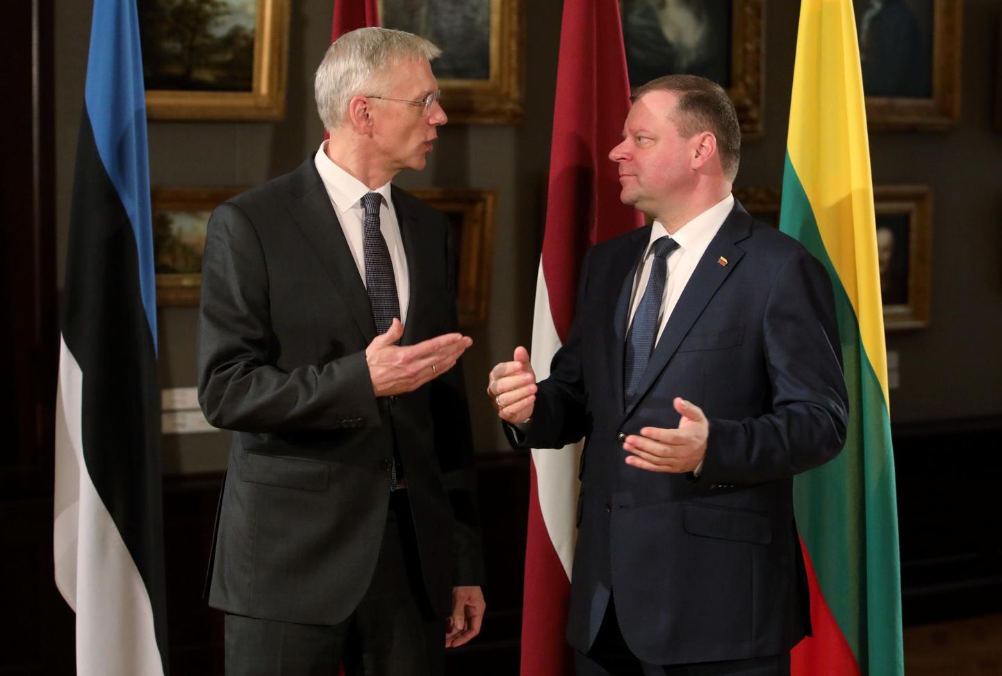 Läti peaminister Krišjānis Kariņš (vasakul) ja Leedu peaminister Saulius Skvernelis Riias. Jüri Ratas kohtumisele ei jõudnud.