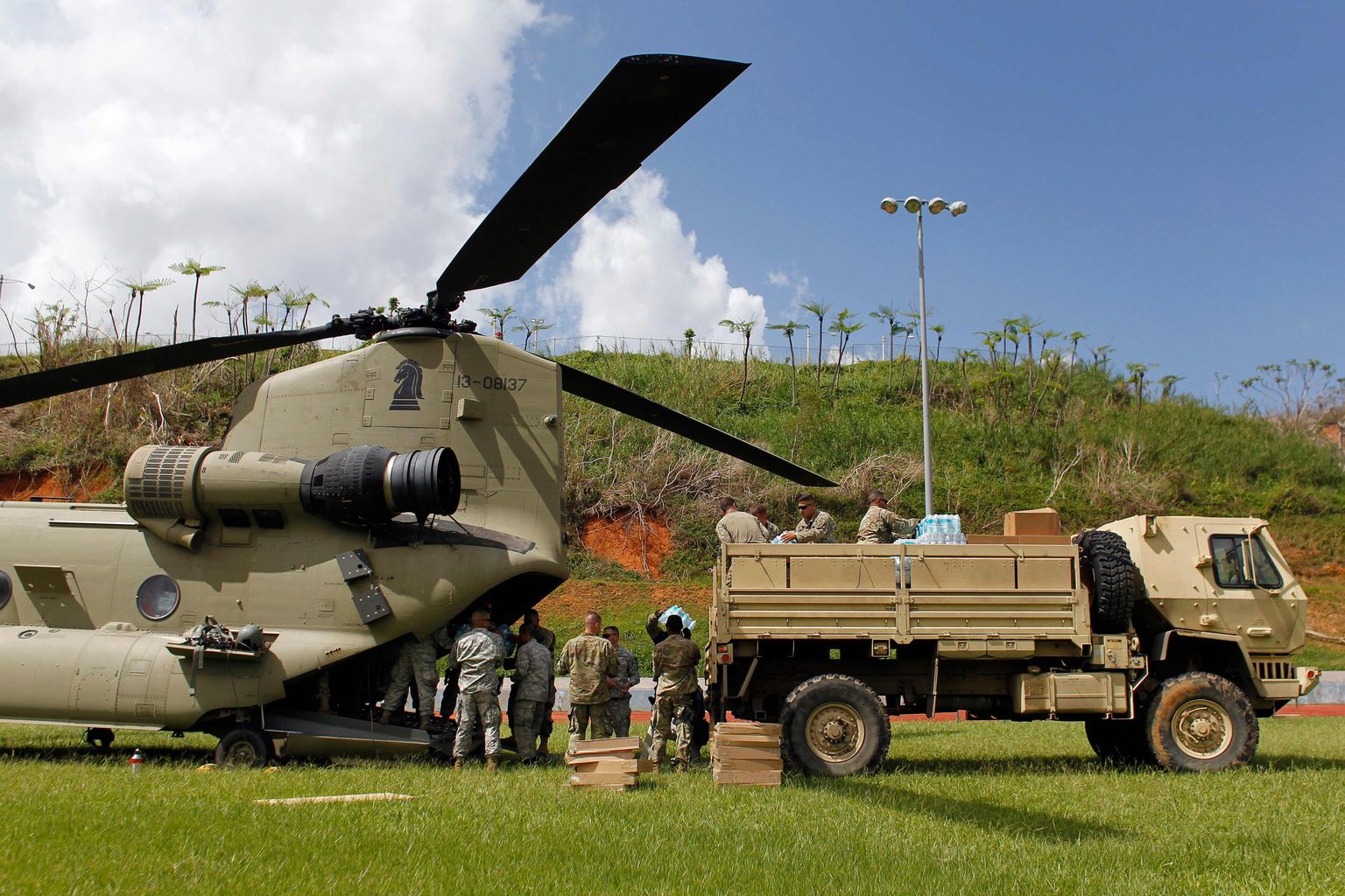 USA armee toimetamas tormiabi Puerto Ricole.