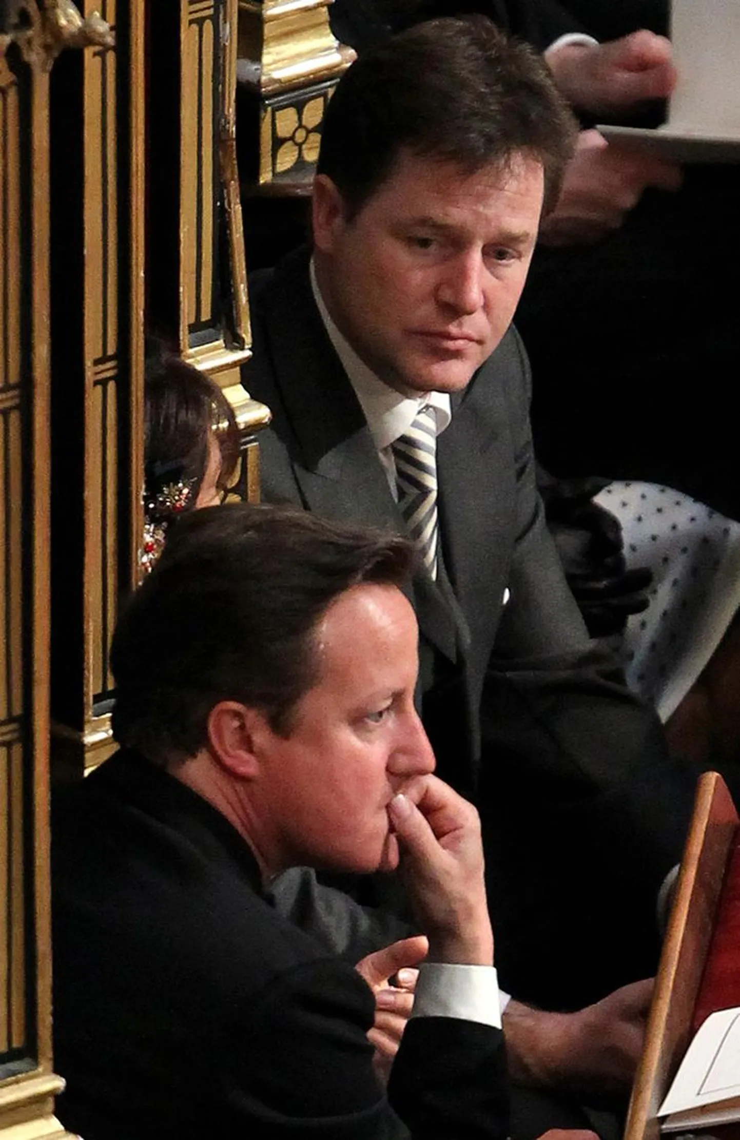Briti peaminister David Cameron (all) ja asepeaminister Nick Clegg aprillis Westminster Abbeys prints Williami ja Kate Middletoni pulmas. Clegg lubab, et liberaalid hakkavad end abielus tooridega rohkem kehtestama.