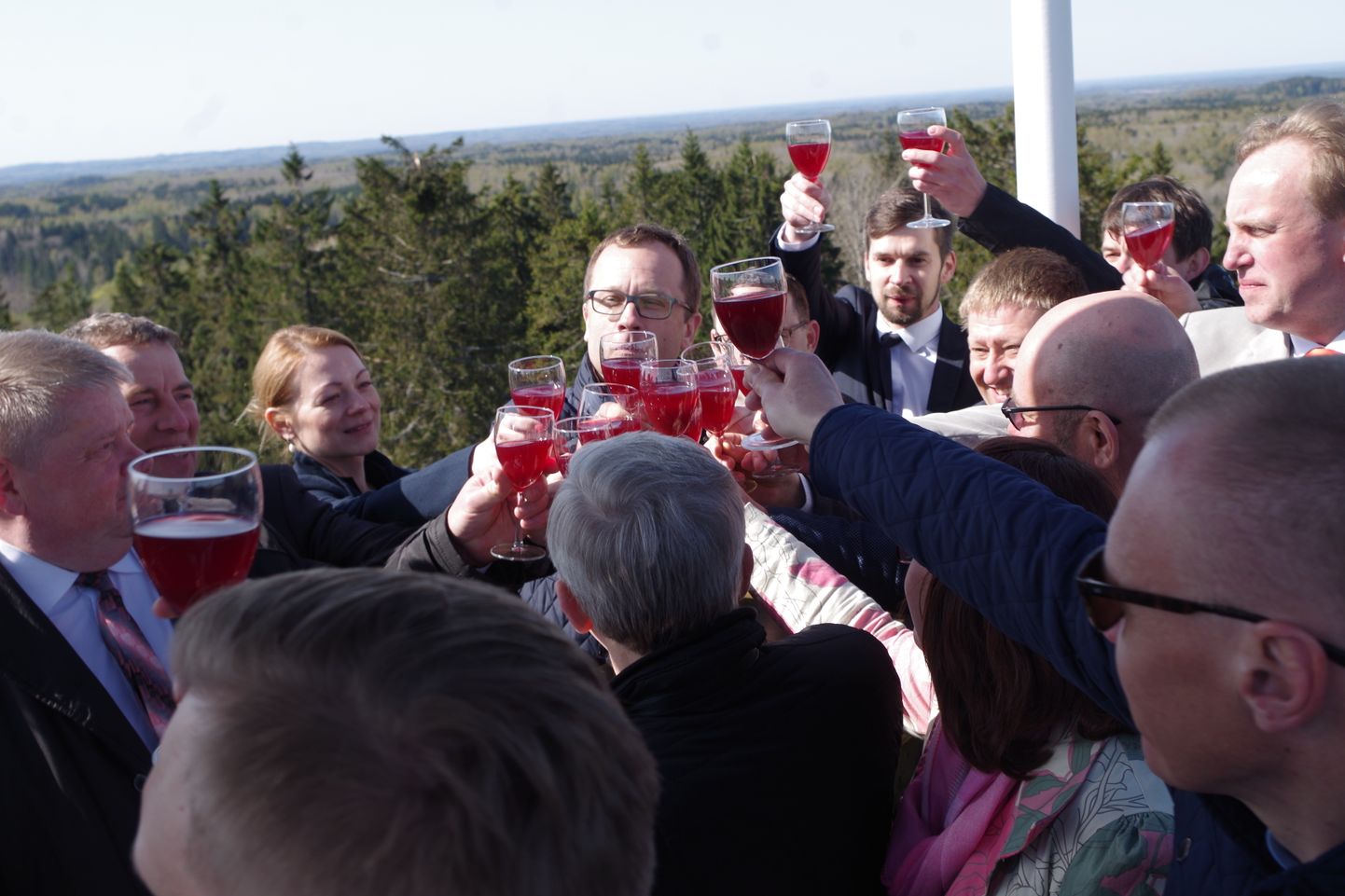 Lõuna-Eesti KOVide juhid andsid 2019. aasta aprillis Suure Munamäe vaatetornis allkirja toetamaks Tartu tollast püüdlust saada Euroopa kultuuripealinnaks 2024.