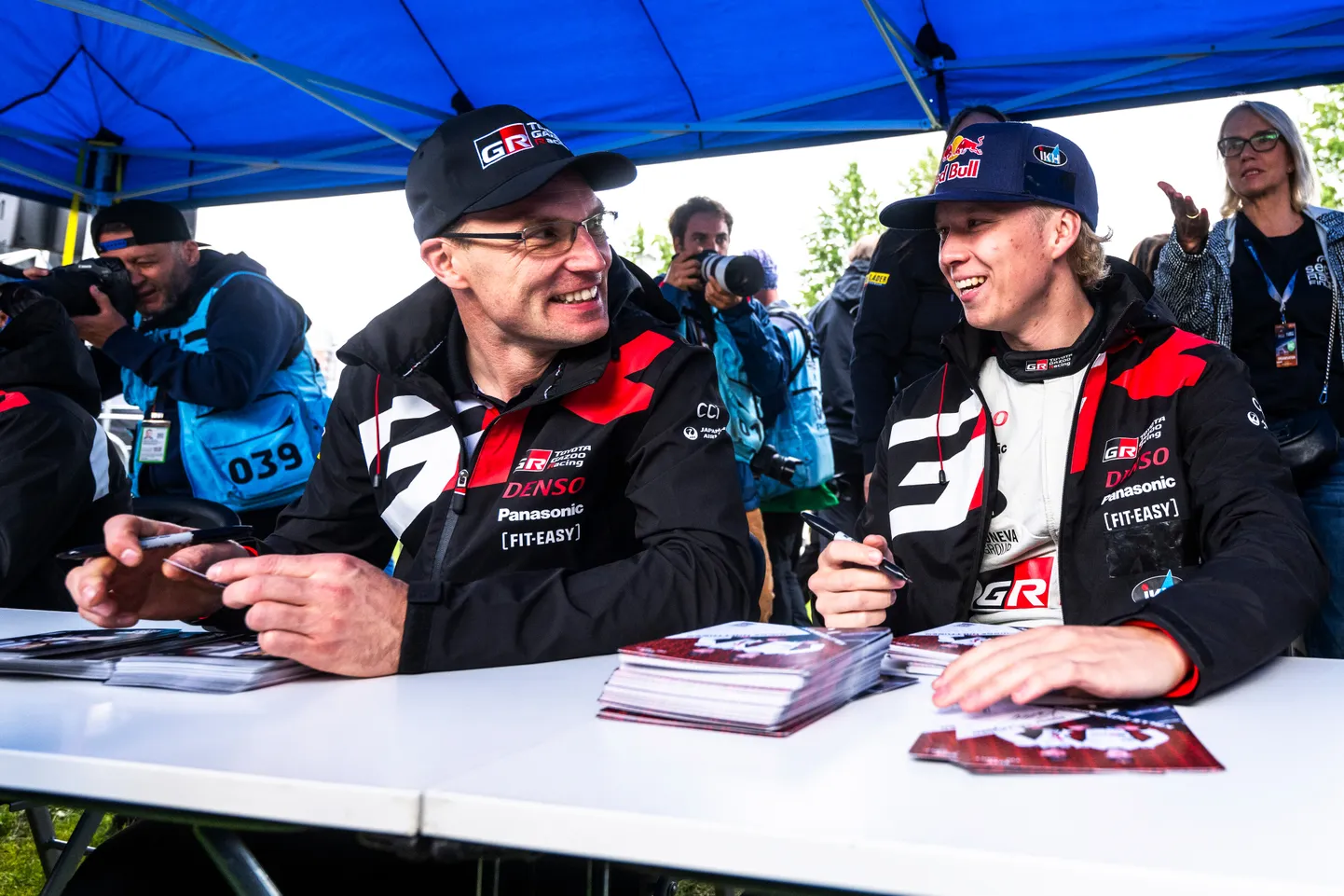 Jari-Matti Latvala (vasakul) ja Kalle Rovanperä.