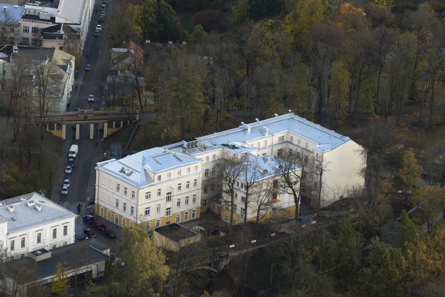 Tartu ülikooli ühiskonnateaduste instituudi majas Toomemäel õpivad ka ajakirjanduse ja kommunikatsiooni eriala tudengid.
