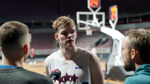 VIDEO ⟩ Šteinbergam deviņi punkti zaudējumā ACB spēlē