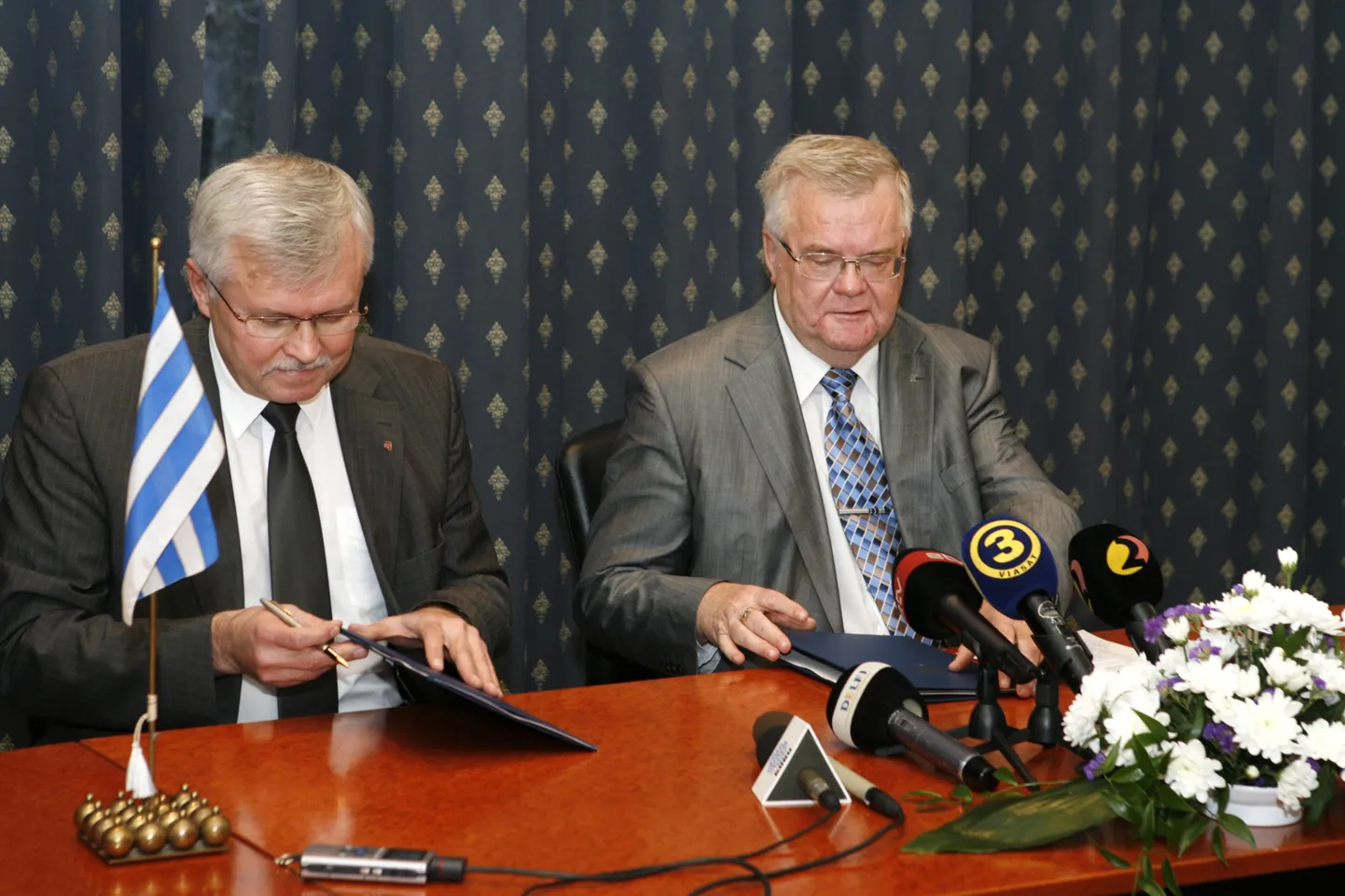 Edgar Savisaar ja Jüri Pihl (vasakul)