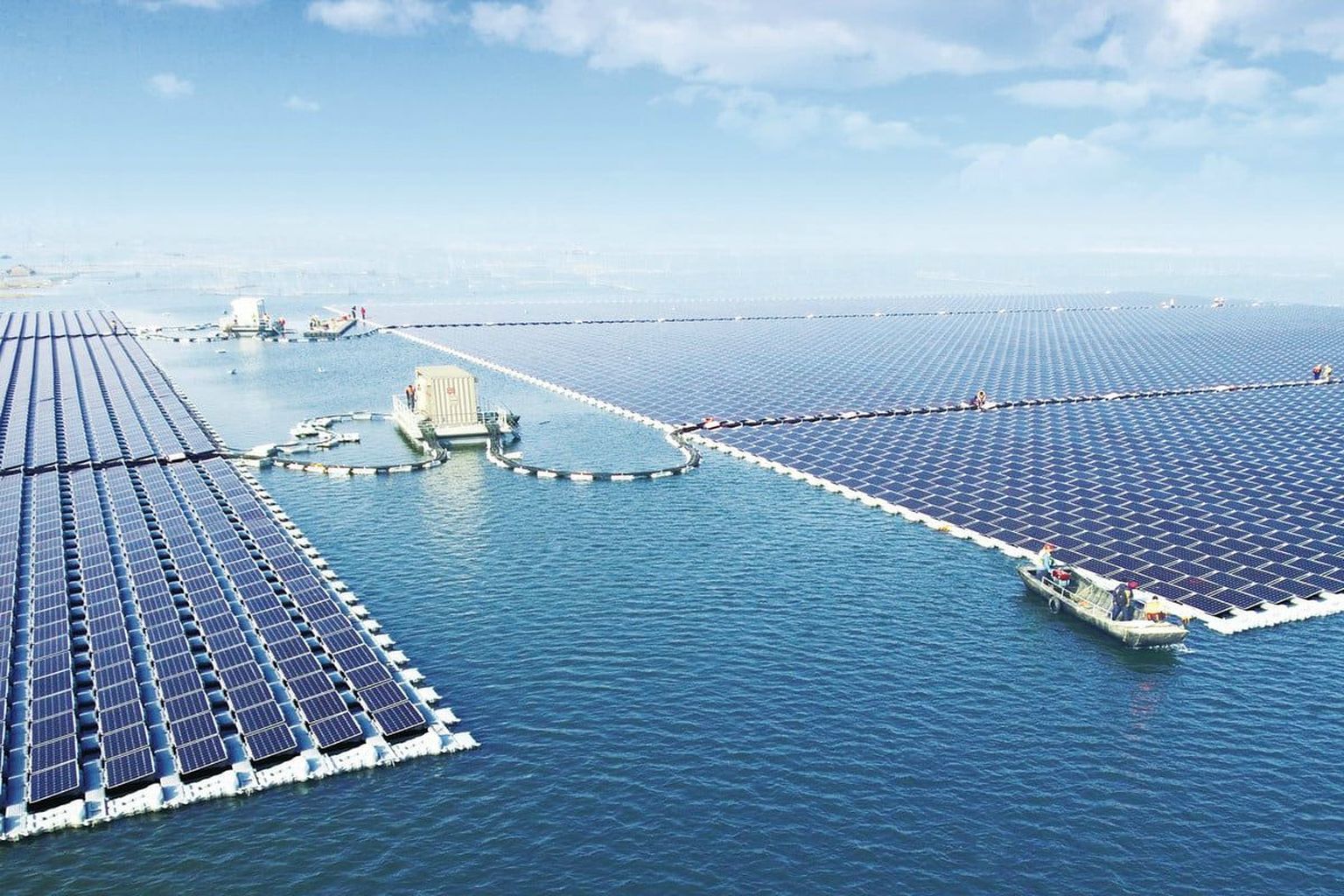 Ujuv päikeseenergiajaam Hiinas