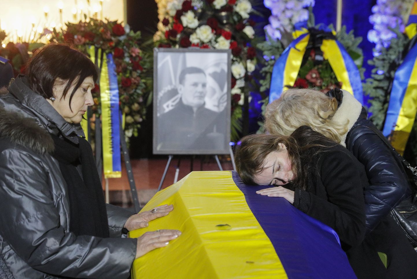 Ukrainā atvadās no traģiskajā helikoptera avārijā mirušajiem.