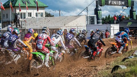 FOTO ⟩ Ķeguma "Zelta Zirga" trasē aizvadīta Pasaules motokro