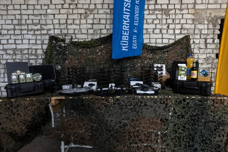 Kevadel tõid mitmed Eesti ettevõtted turule erinevad digilaigus tooted, mille müügituludest toetatakse Eesti reservväelasi ja riigikaitset.