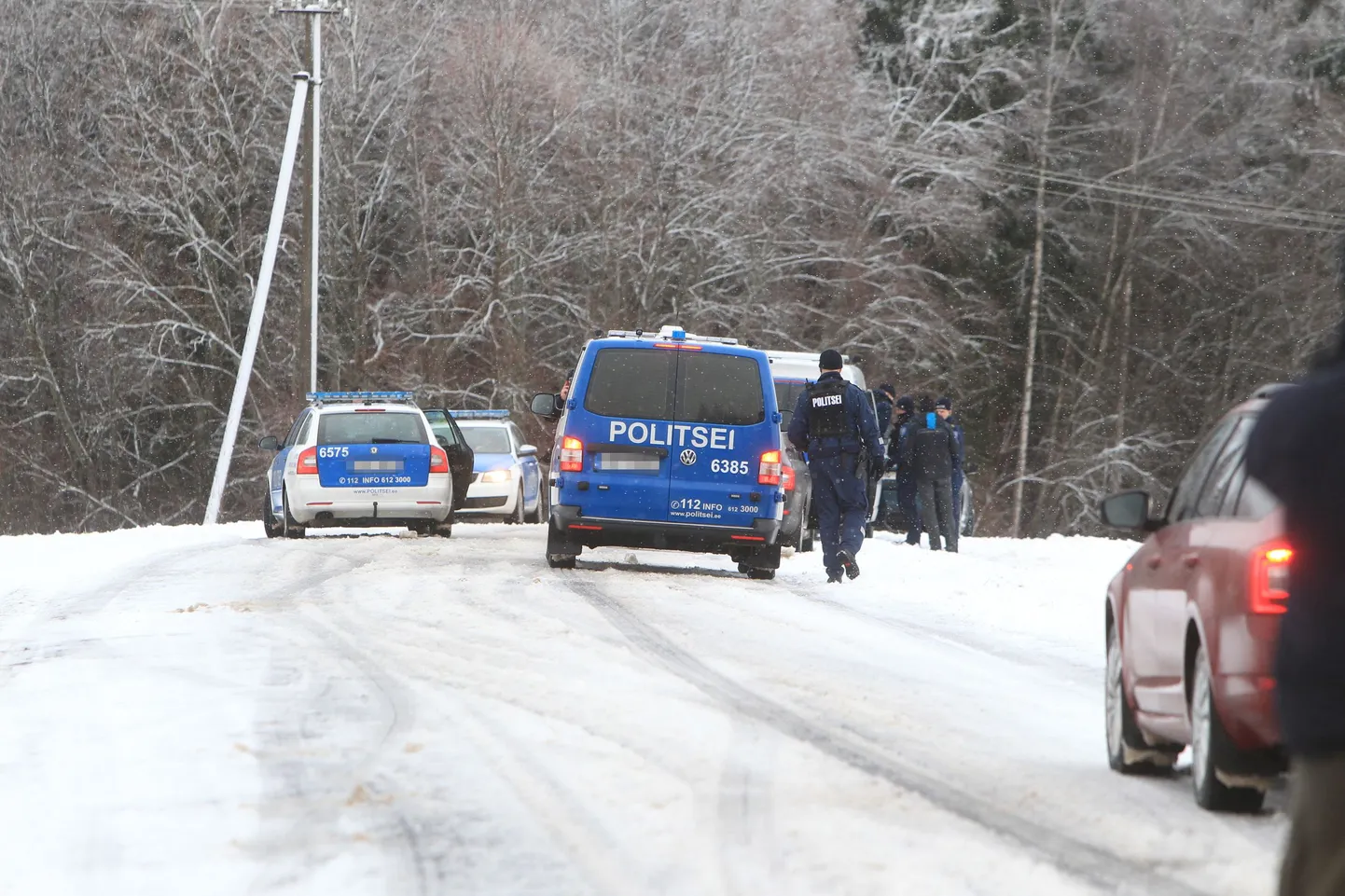 Politsei eriüksus tabas relvastatud mehed, kes kahtlustuste järgi kuuluvad Leedu autovaraste grupeeringusse.