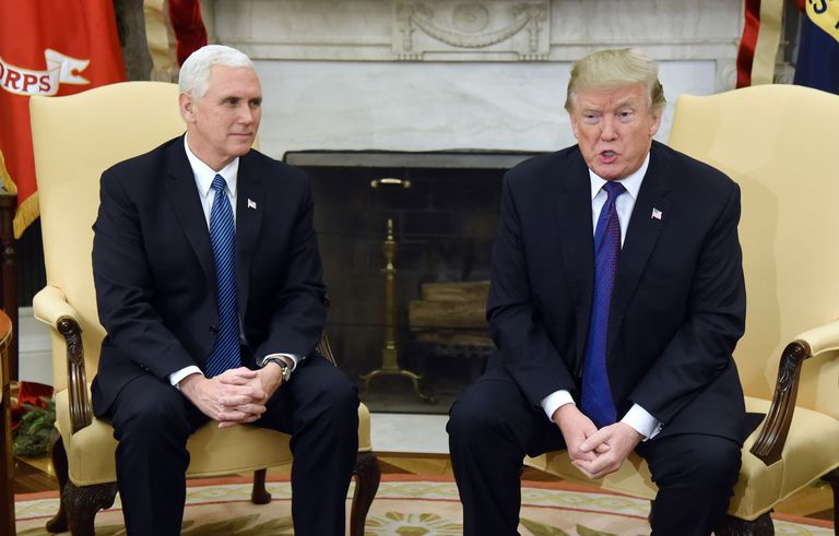 Mike Pence (vasakul) ja Donald Trump.