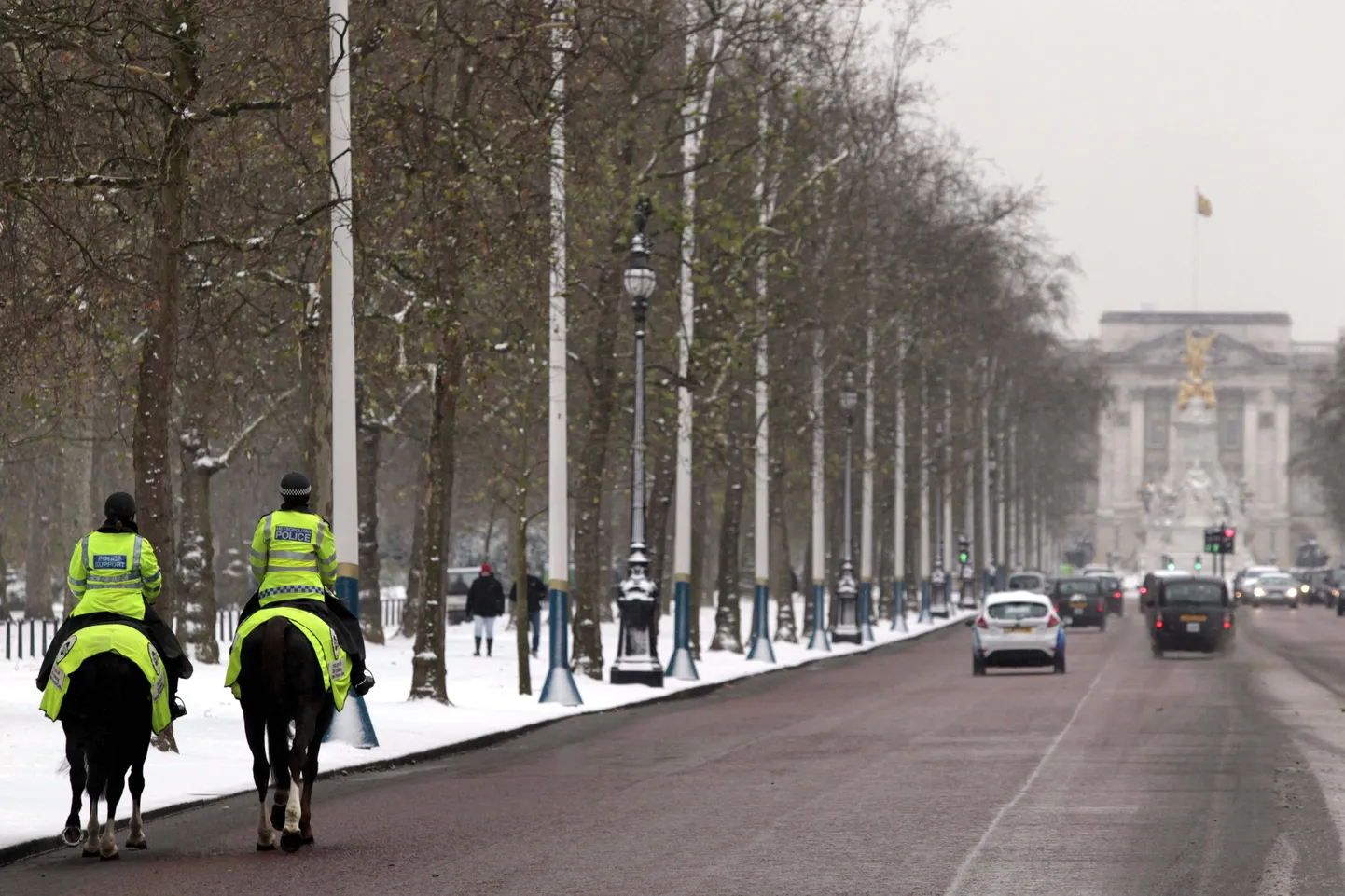 Ratturid finišeerivad Londoni olümpial mööda Buckinghami paleeni viivat The Malli tänavat.