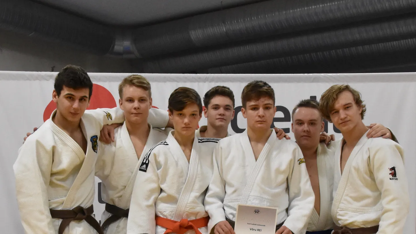 REI võistkond klubide karikavõistlustel (vasakult): Givi Kokhtahsvili, Artem Machikhin, Randy Nagel, Aleksandr Seledtsov, Randel Päästel, Martin Merkušev ja Paul Martin Künnapuu.