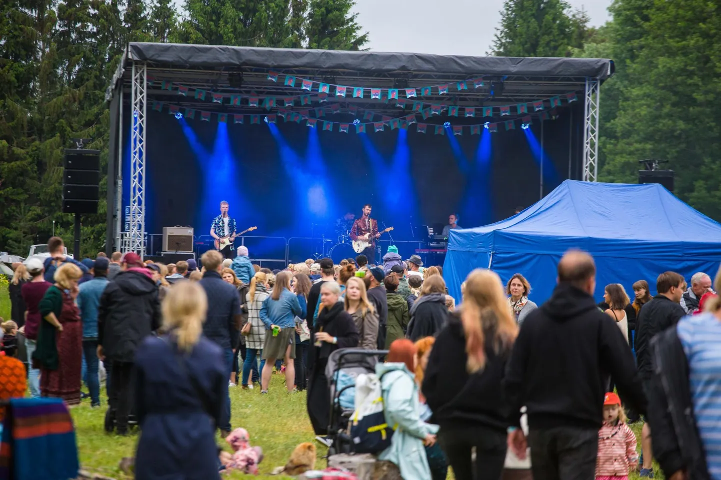 Eesti ainus rändav kultuurifestival jõudis mullu, oma viiendal sünnipäeval esimest korda Lääne-Virumaale, täpsemalt Altja kalurikülla. Kahe pika päeva jooksul astusid looduse rüppe istutatud poeetilistel lavadel üles artistid Eestist ja mujalt.