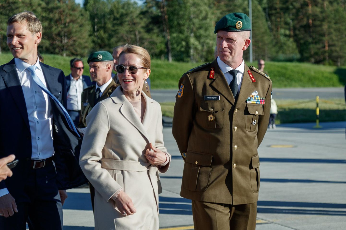Peaminister Kaja Kallas ja kaitseväe juhataja Martin Herem Ämari lennubaasis.