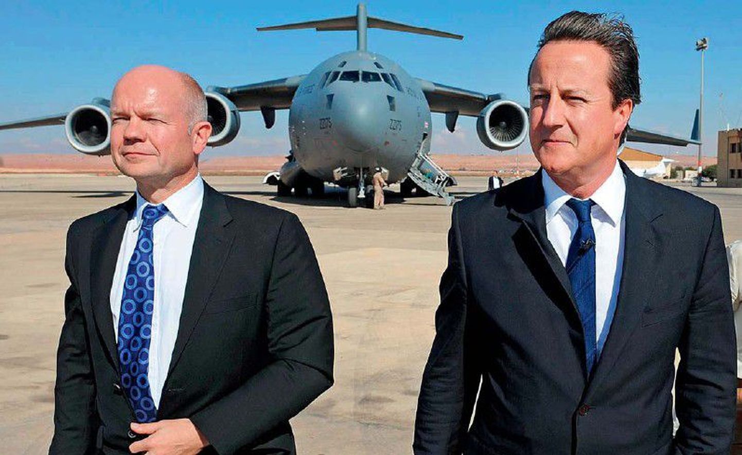 Британский премьер Дэвид Кэмерон и министр иностранных дел Уильям Хейг (слева).