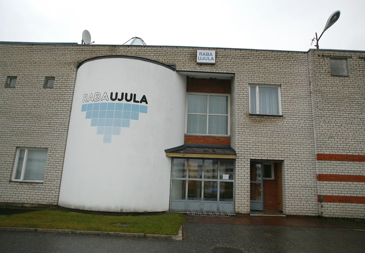 Mullu taasavatud Raba ujula paneb uuesti uksed kinni.