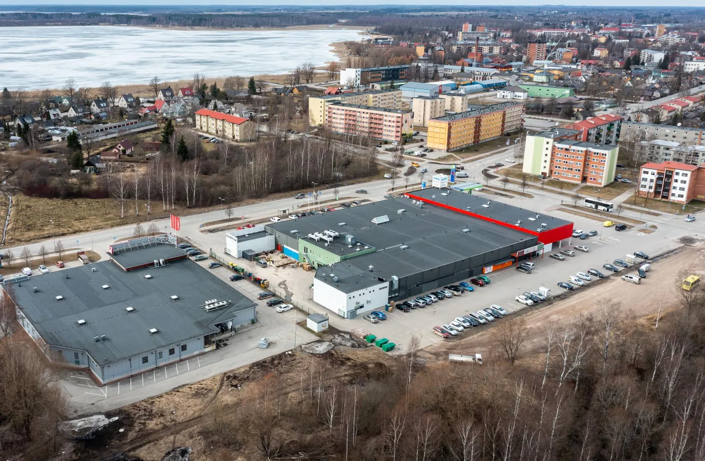 Lähiaastatel kerkib Võrus Luha tänava võssa erainvesteeringuna vabaajakeskus, kus saavad olema ujula, jäähall ja tennisehall. Need avavad uue spordiajastu, mitte ainult Võrule, vaid tervele Võrumaale.