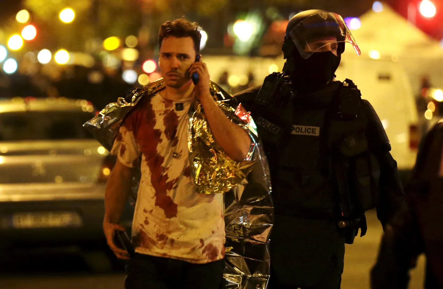 Пострадавший в теракте в Париже.