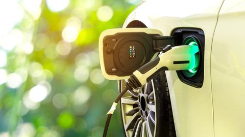 Astoņi padomi ērtākai un efektīvākai elektroauto lietošanai vasarā