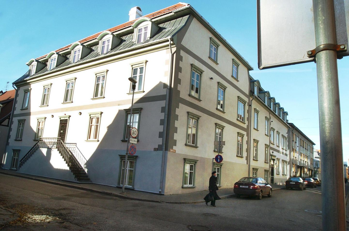 Pärnu maakohtu hoone Kuninga ja Nikolai tänava nurgal.